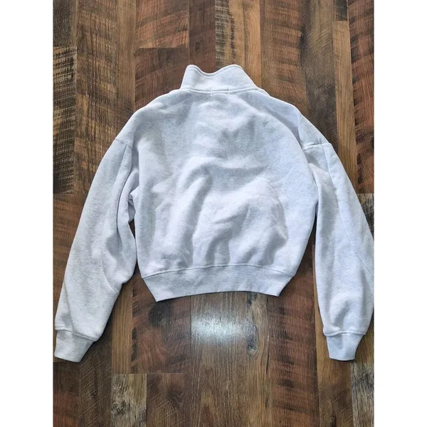 Unbranded Women's Grey Sweatshirt - Image 6