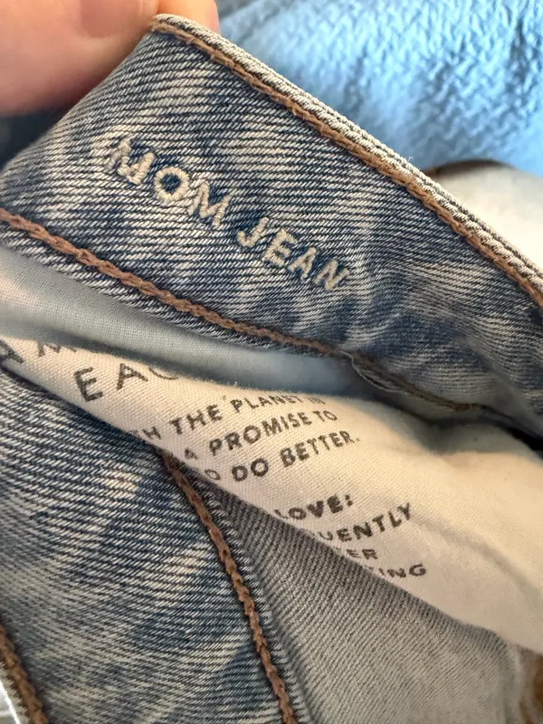 American Eagle High-Rise Mom Jeans - Image 4