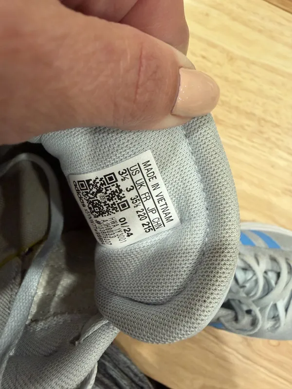 Kids Adidas shoes  - Image 4