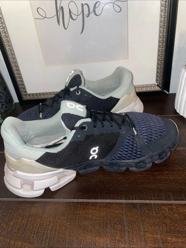 On Cloud Cloudflyer Running Shoes / Sneakers size 9 - Image 5
