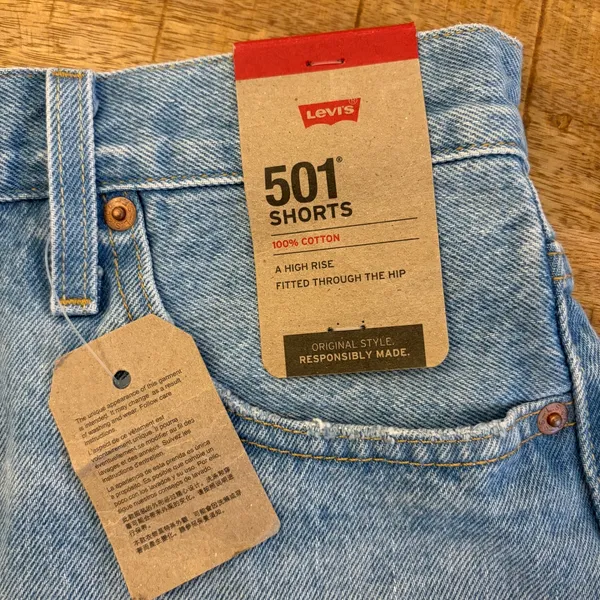 Levi's 501 Original Denim Shorts Womens 29 High Rise Raw Hem 2" Light Wash‎ NWT - Image 3