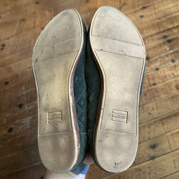 Tom’s minimalist black chevron slip on normcore size 6 shoes - Image 3