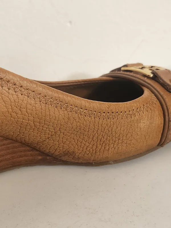 Tory Burch Brown Wedge Shoes with Gold-Tone Accents Size 9.5 Flaw - Image 6