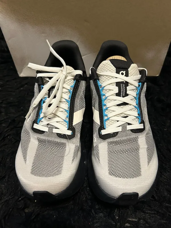 ON CLOUDSURFER Next athletic training running lace up shoes sneakers sz 9 new - Image 2