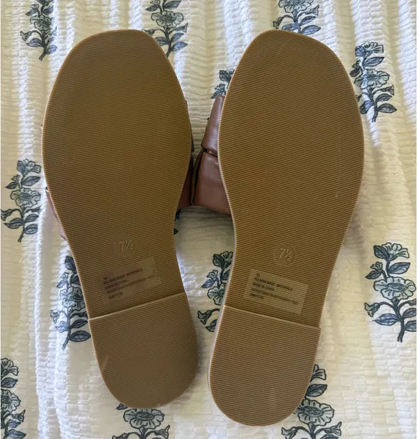 Universal Threads Sandals Women’s - Image 2