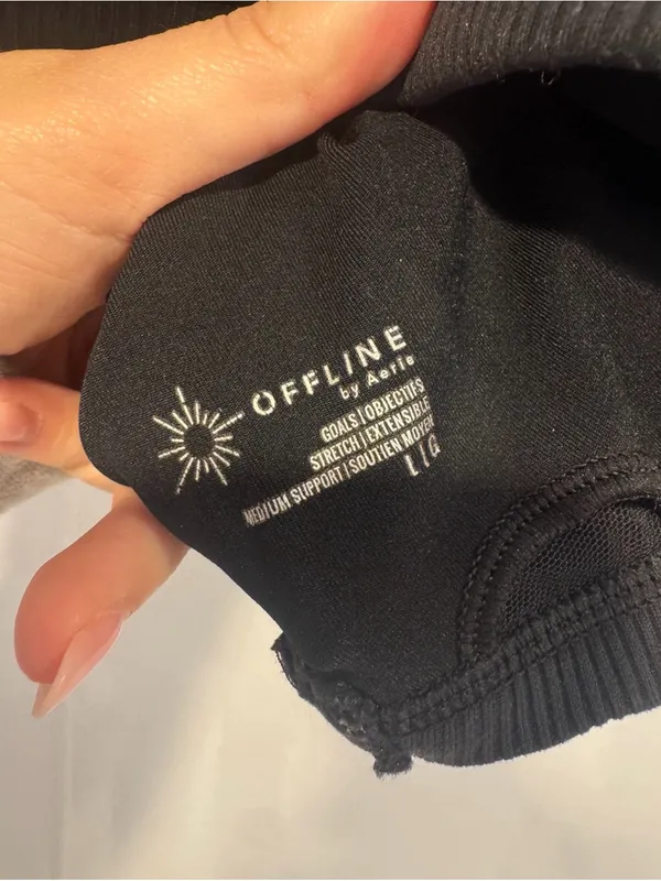Black‎ Ribbed V-Neck Aerie sports bra mesh back - Image 3