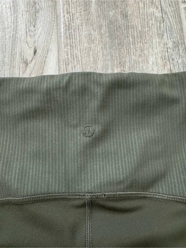 Lululemon Blissful Bend Super High-Rise Short 8"Army Green Size 10 - Image 9