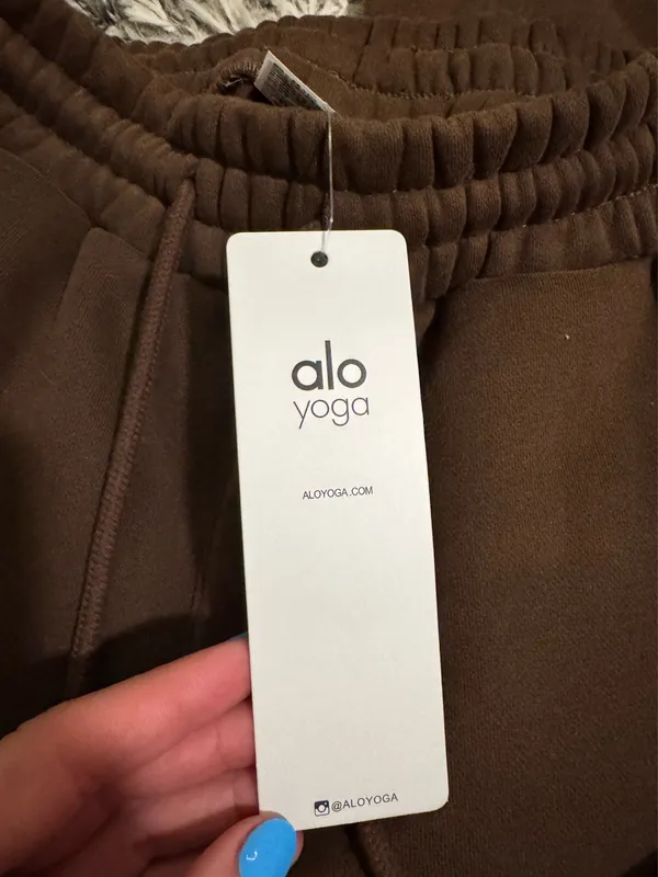 Alo Yoga - Image 4