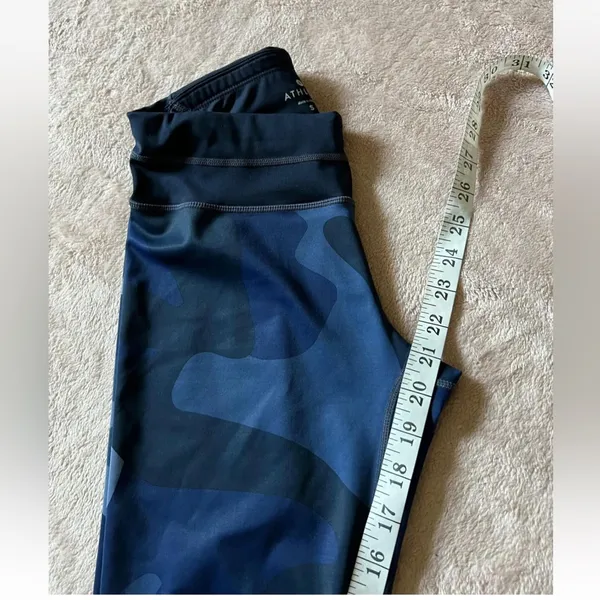 Athleta Women's‎ Blue Camo Sonar Capri Compression Leggings Size S - Image 8