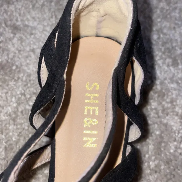 Shein faux suede kitten heels black size 7 - Image 3