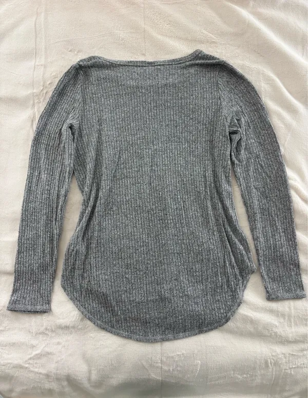 Old navy pajama top - Image 2