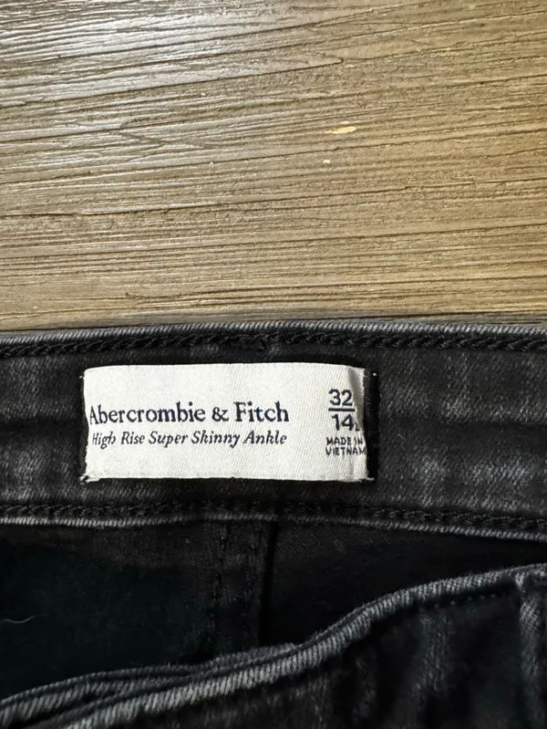 Abercrombie & Fitch Black High Rise Distressed Skinny Jeans - Image 5