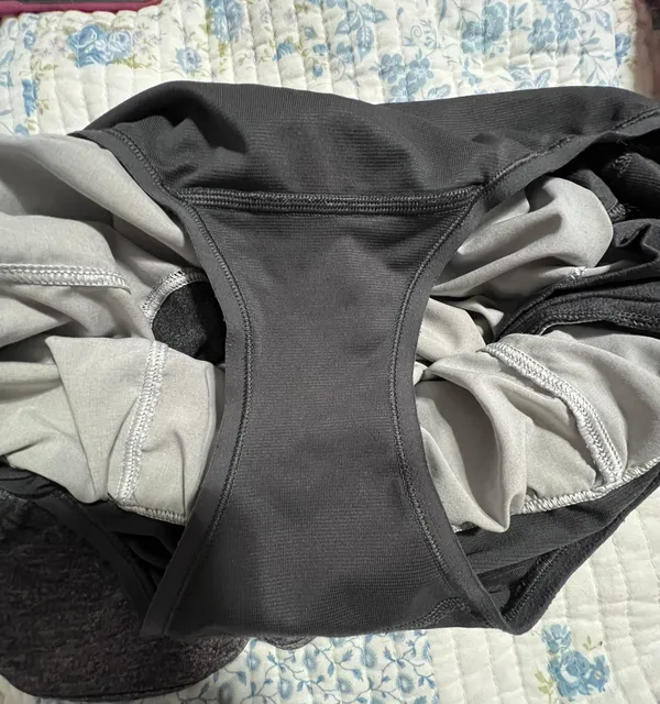 Lululemon Hotty hot shorts - Image 4