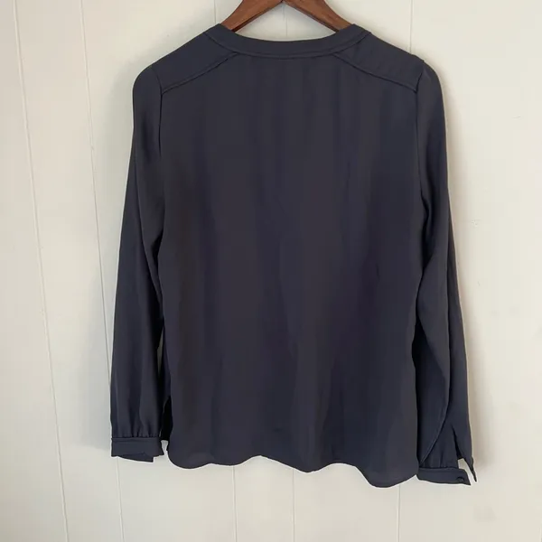 Loft Women’s Long Sleeve Top Size Medium - Image 8