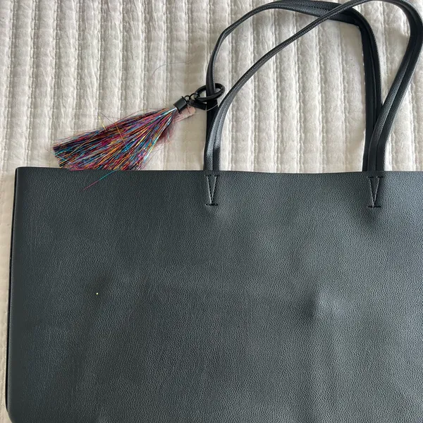 NWT victorias secret | leather bag with tinsel keychain - Image 4
