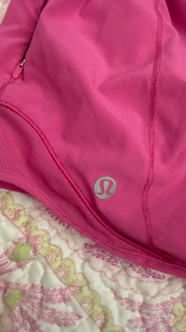 Lululemon Shorts 2.5" - Image 3