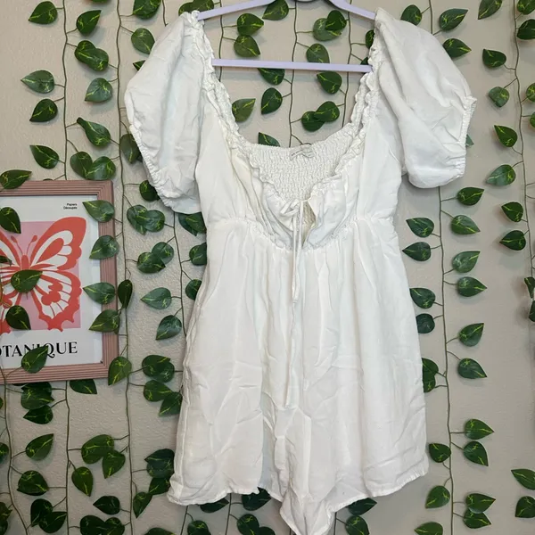 White coquette balletcore urban outfitters women’s romper with pockets size med - Image 4