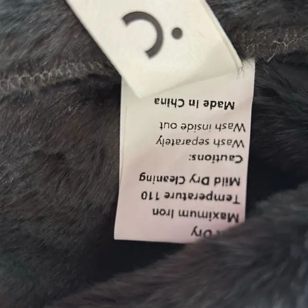 Woman’s Commense Gray Teddy Jacket with Faux Fur Trim Size Small - Image 6