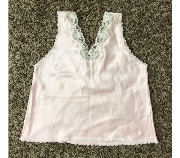 Vintage light pink sleep top with adorable dainty lace, bead, and flower details - Image 10