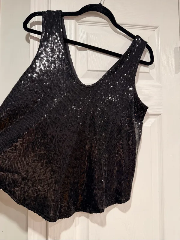NWOT Venus Size M Black Sequin Tank Top V-Neck Sleeveless Party Cocktail Holiday - Image 2