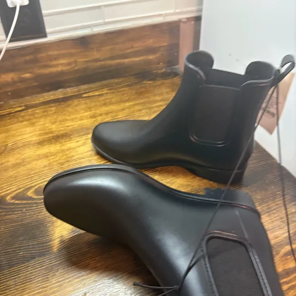 A New‎ Day Black Rain Boots Size 6W - Image 5