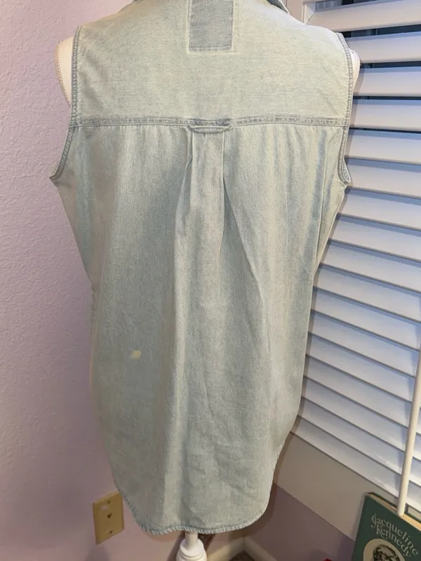 80s/90s Embellished Light Wash Denim Sleeveless Shirt - Image 2