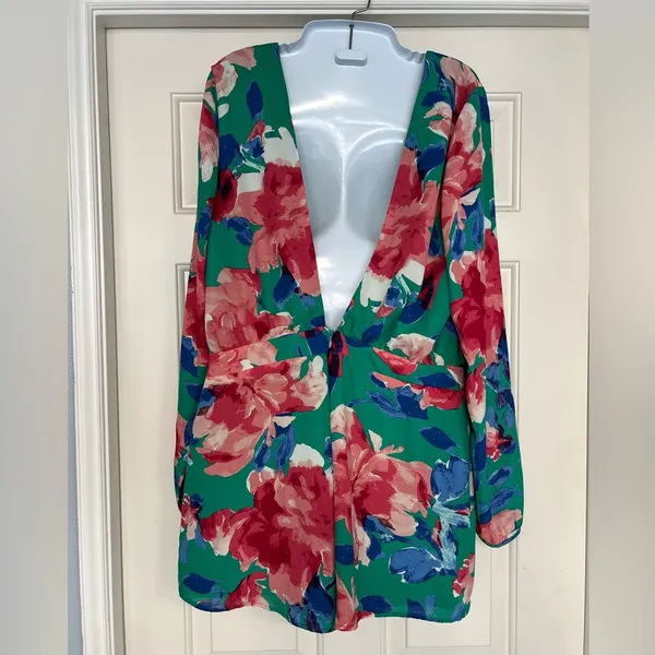 Lulus Women's Romper Green Floral Long‎ Sleeve Open Back Lined Size Large - Image 4