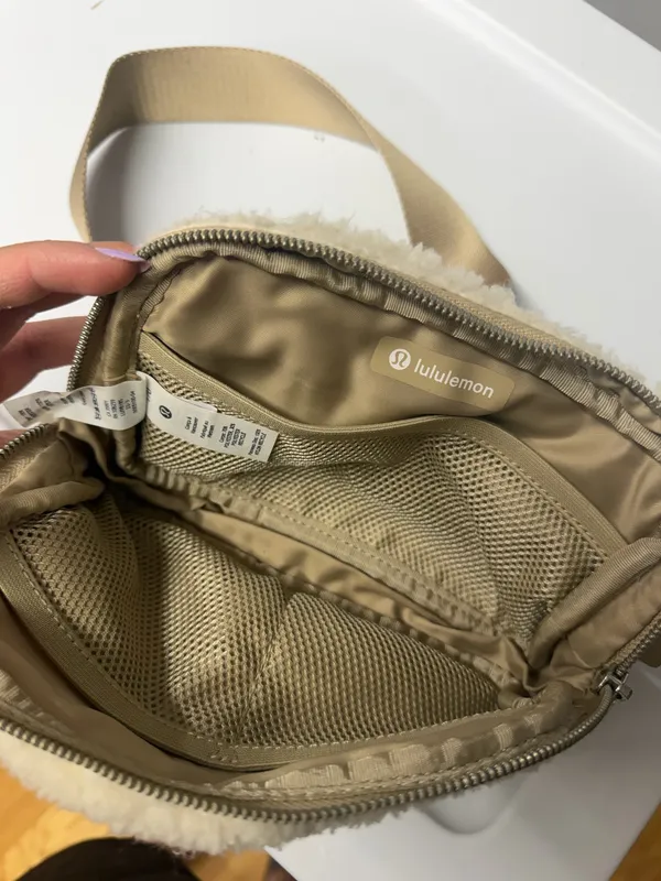Lululemon Sherpa Belt Bag - Image 2