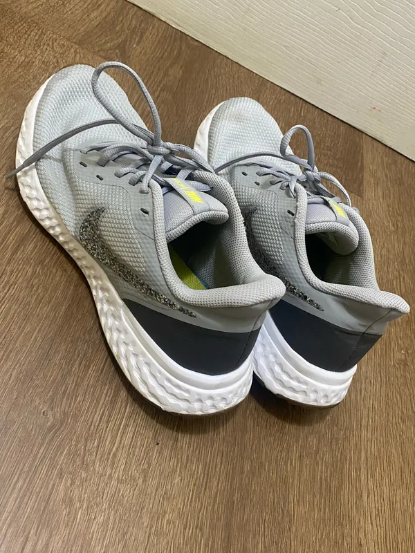 Nike Revolution Sneakers Mens Shoes Size 10 - Image 4