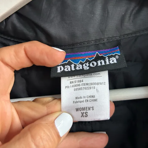 Patagonia Women's Black Puffer Coat - Image 7