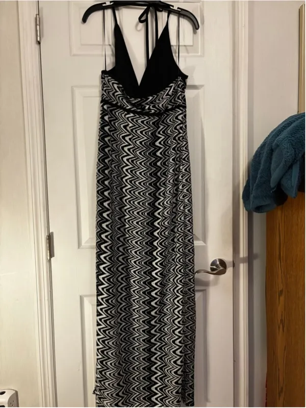 Express Black and White Zigzag Halter Maxi Dress L - Image 5