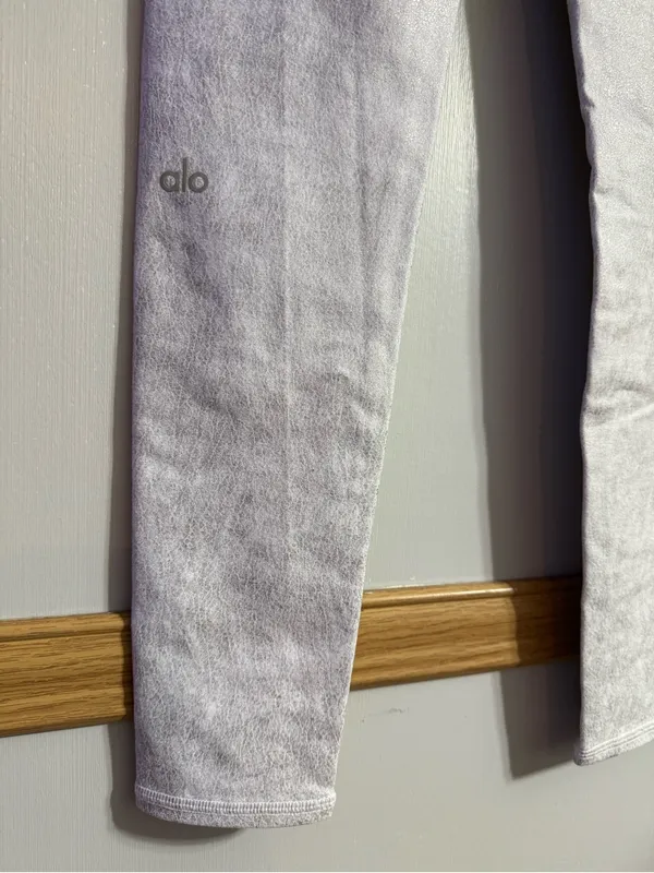 ALO Yoga White Silver High-Rise Leggings Size Small - Image 8