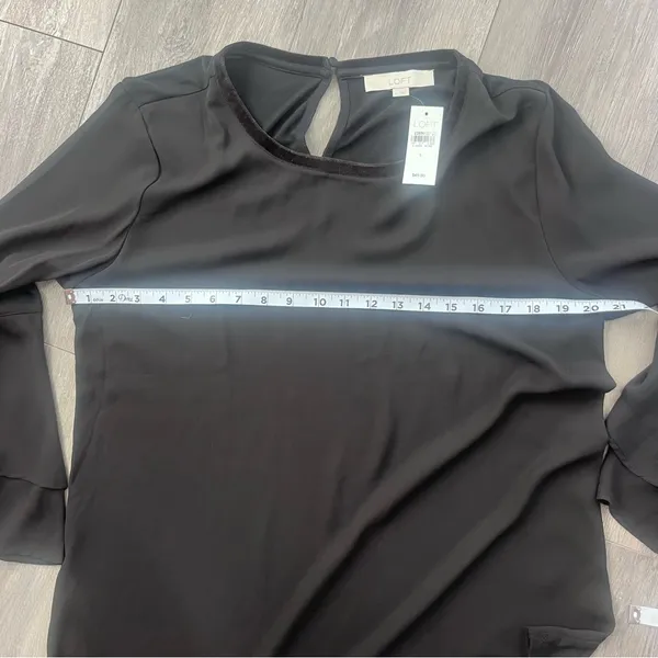Loft Elegant Black Women's Top with Bell Sleeves Large New - Image 6