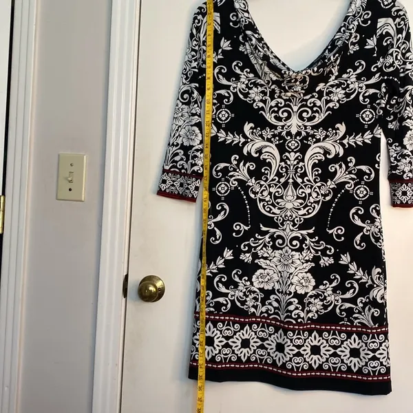White House black market size small-black white large floral print - Image 4