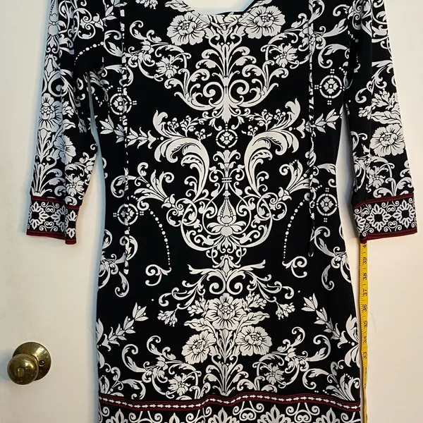 White House black market size small-black white large floral print - Image 7