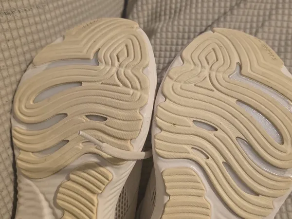 Brooks Women's Athletic Sneakers in Light Beige and Cream - Image 14