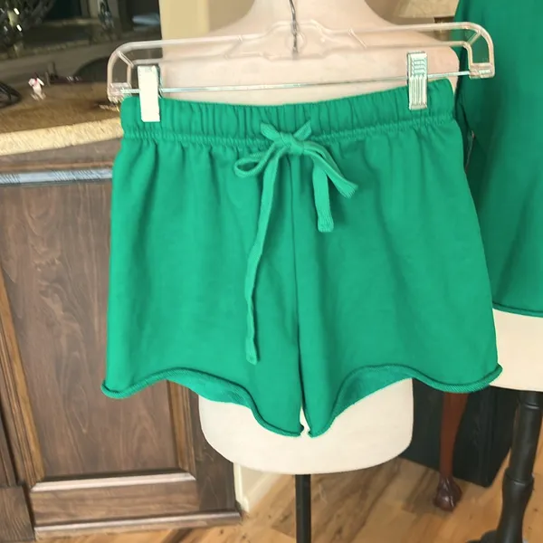 Matching Bright Dark Green Knit Set Pullover Shorts Size XS - Image 4