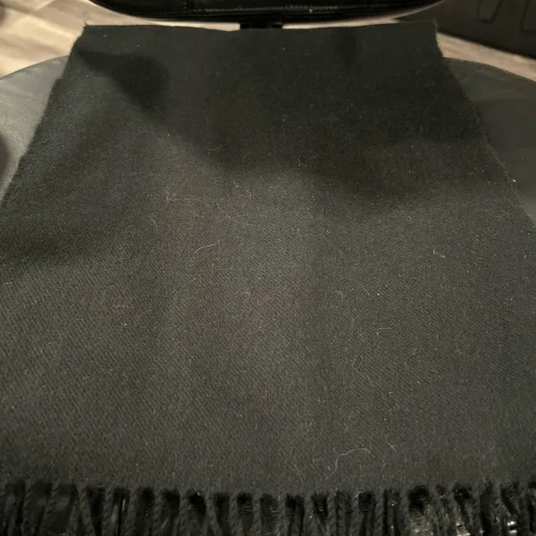 100% Cashmere Black Fringe Scarf Unisex - Image 3
