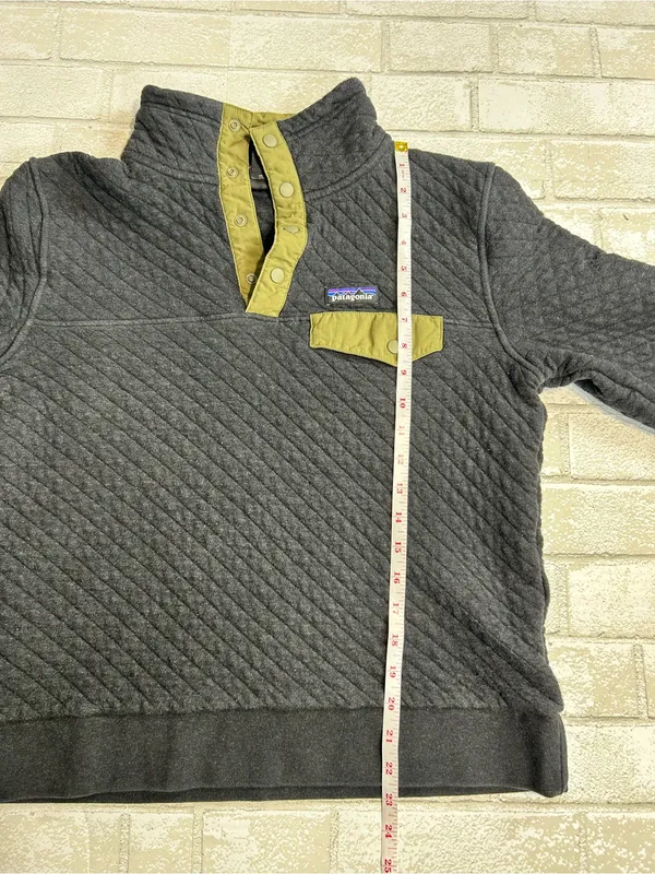 Patagonia Organic Cotton Quilted Snap Pullover in Dark Gray with Olive Accents - Image 5