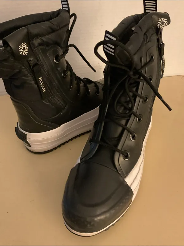 Converse women black puffy platform Chuck Taylor high top sneakers US 5.5 - Image 9