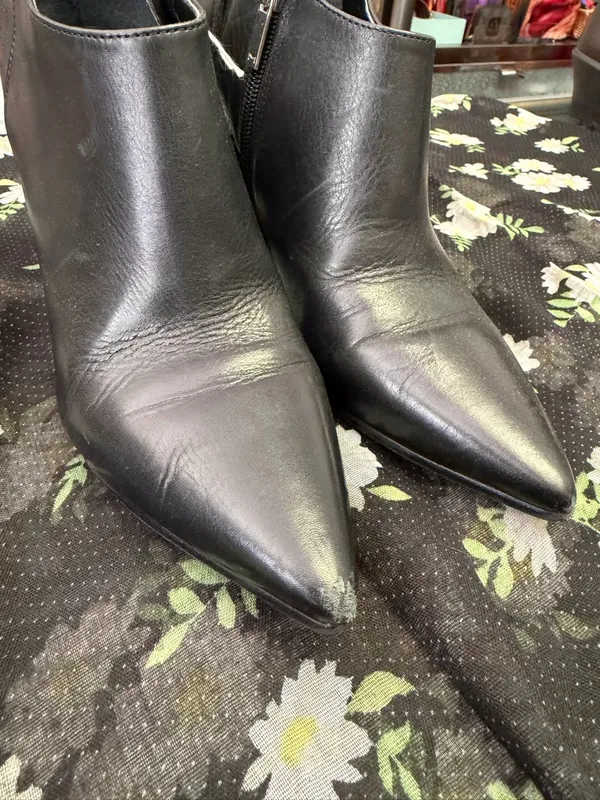 Marc Fisher Women’s Black Pointed Toe Ankle Booties with Side Zip. Size: 8M - Image 2