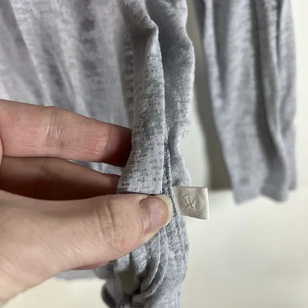 Lululemon Tie Your Practice‎ Long sleeve Gray Women's crew neck Sz 10 Athletic - Image 4