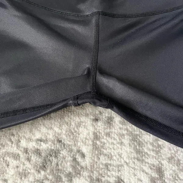 Alo Legging in Black Glossy - Image 9