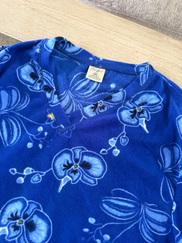 Mayfair Group Micro fleece Plush V-Neck Floral Pajama Set - Royal Blue - Image 4