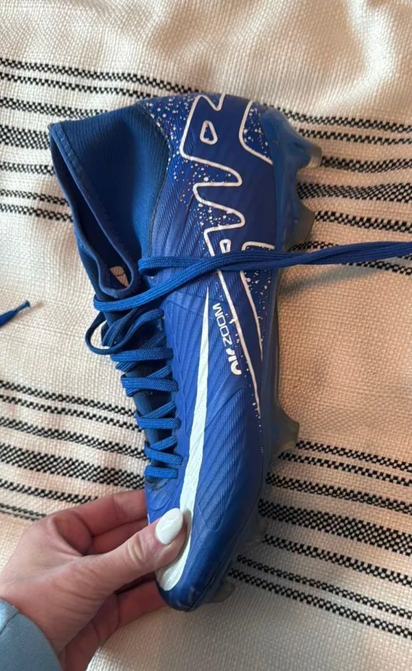 Nike Soccer Cleats - Image 4
