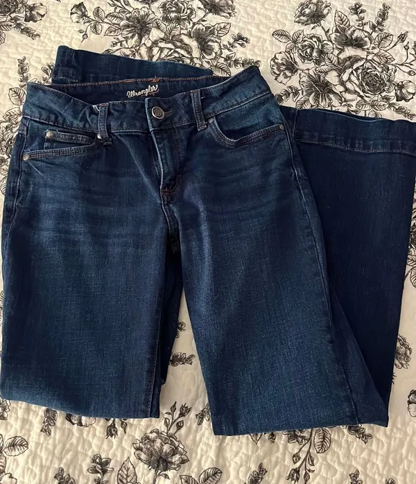 Dark wash wrangler trouser jeans - Image 2