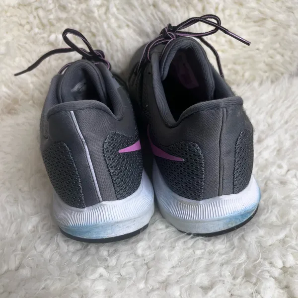 Nike Women's Size 10 Quest Grey Pink Running Sneakers - Image 4