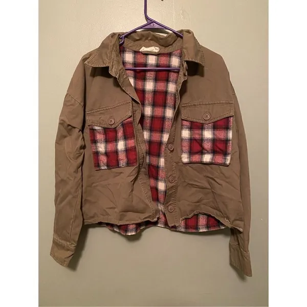 By Together Plaid Button Up Pocket Jacket/Shacket Size Medium - Image 4
