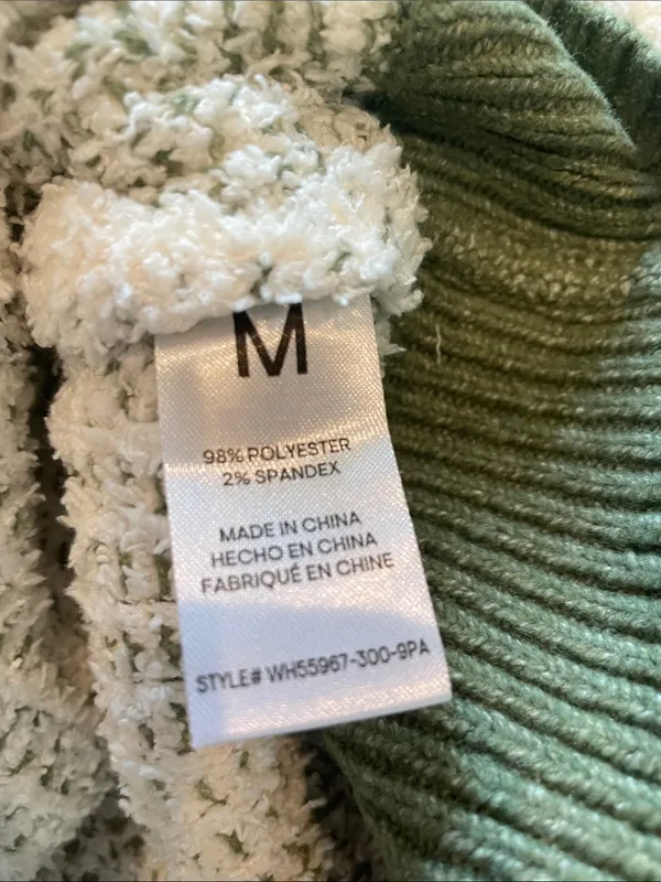 Off white and olive women’s sweater by Bearpaw medium - Image 5