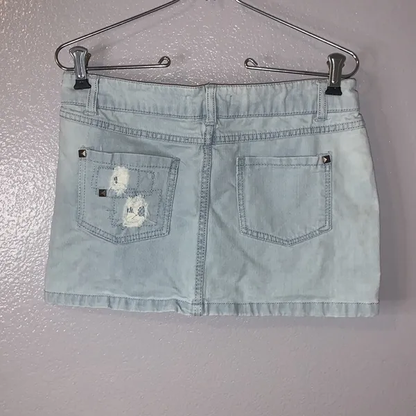 Forever Twenty One Boutique distressed mini jean skirt - Image 4